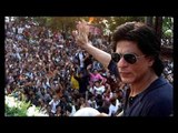 Shahrukh Khan greet Fans with cute Abram after Raees Official Trailer Launch 2016