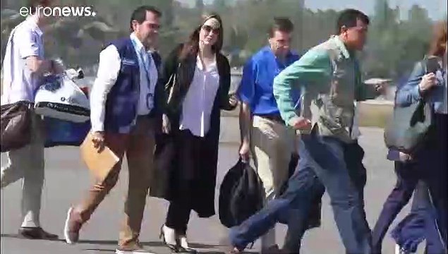 شاهد: نجمة هوليوود آنجلينا جولي تزور مخيما للروهينغا في بنغلادش