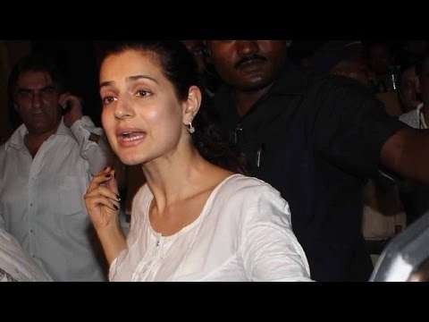 Ameesha Patel at Vinod Khanna Chautha | Vinod Khanna Prayer Meet