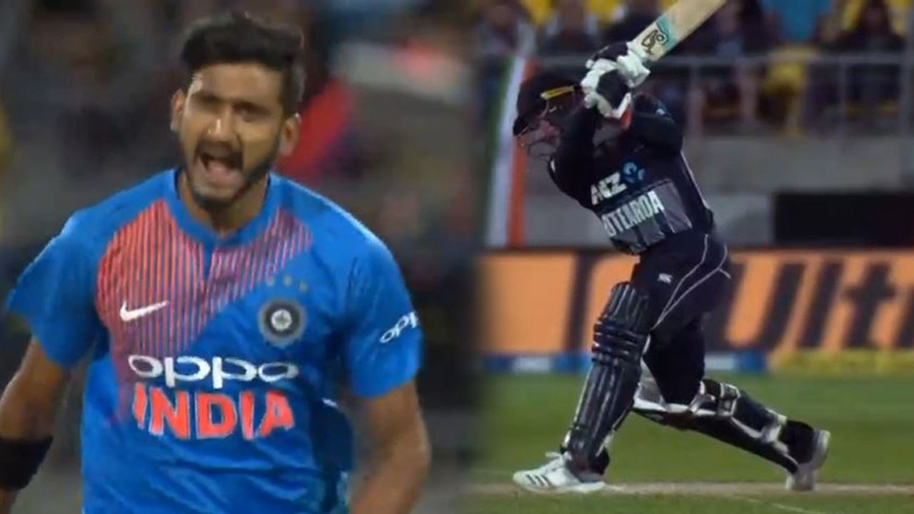 Ind vs NZ 1st T20I: Khaleel Ahmed  cleans up Tim Seifert, departs for 84 | वनइंडिया हिंदी