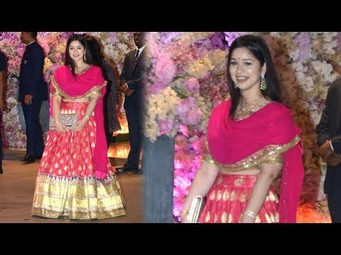 Sachin Tendulkar's GORGEOUS Daughter Sara Tendulkar In Red Lehenga At Akash & Shloka Engagement