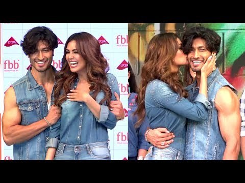 Vidyut Jamwal & Esha Gupta FLIRT With Each Other OPENLY At The FBB Fashion Show
