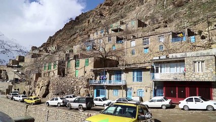 İran'ın Irak sınırındaki taş evler büyülüyor