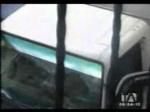 Cámaras de seguridad graban robo de autos en San Roque