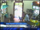Video muestra como delincuentes asaltan a local de celulares en Riobamba
