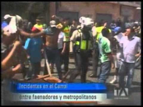 Con machete en mano comerciantes del camal exigen mejoras