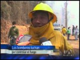 Bomberos luchan para controlar incendio en Puembo