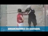 Así operan delincuentes bajo la modalidad de arranchadores en el centro de Guayaquil