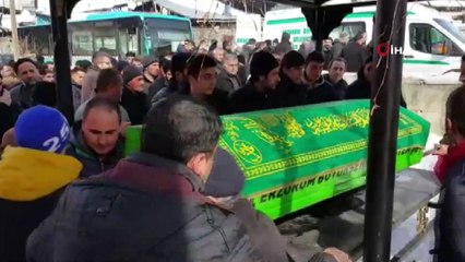 Okul önündeki bıçaklı kavgada hayatını kaybeden 15 yaşındaki genç son yolculuğuna uğurlandı