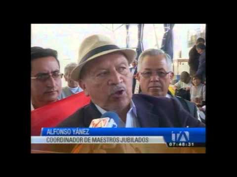 Maestros jubilados exigen el pago de fondo especial