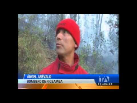 Incendio forestal en Chimborazo aún no ha sido controlado por los bomberos