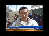 Padres de familia se oponen al cambio de jornada en escuela Avelina Lasso de Plaza