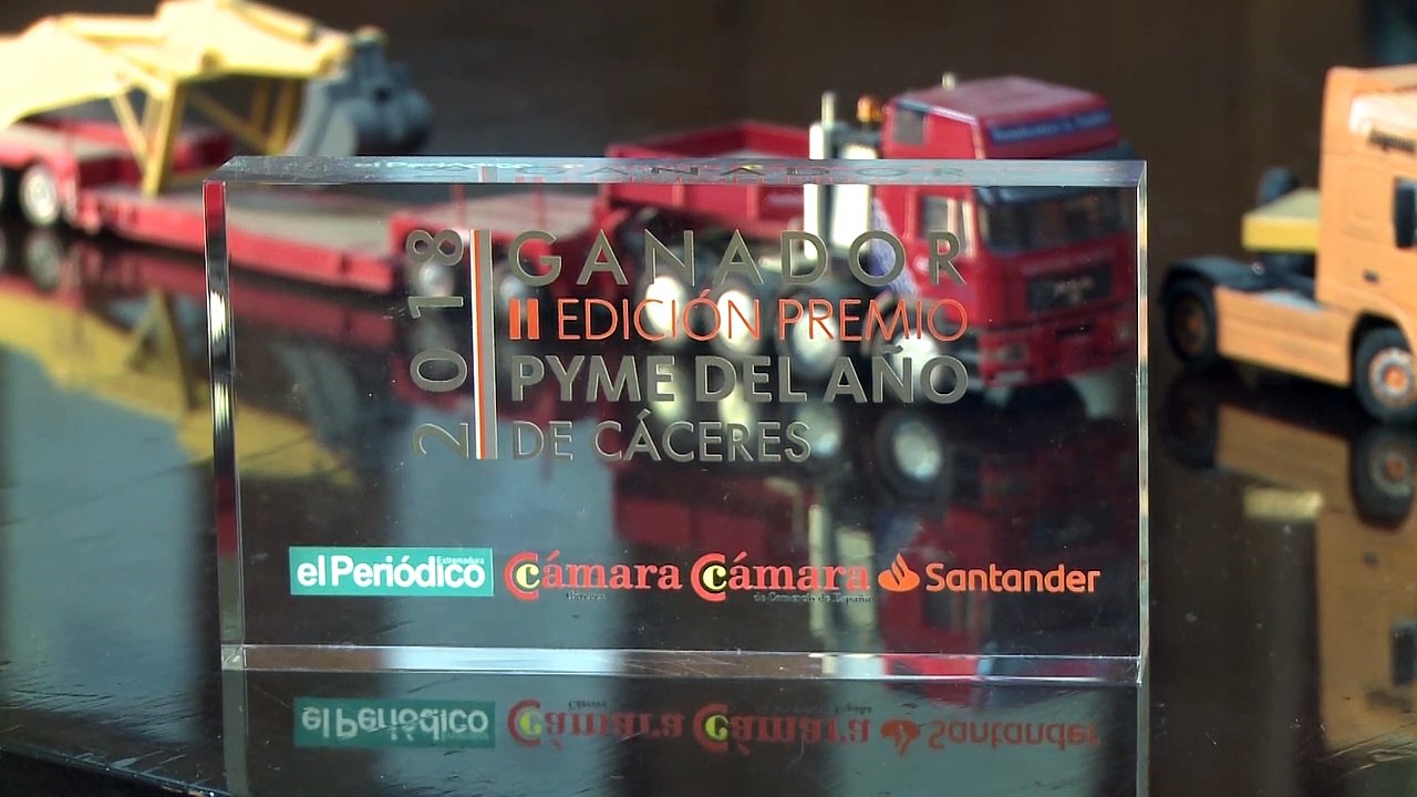 Grúas Eugenio y sus tres generaciones dedicadas al alquiler de maquinaria reciben el premio pyme del