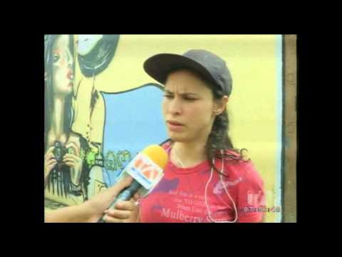 Artistas urbanos plasman sus graffitis en las paredes de Quito