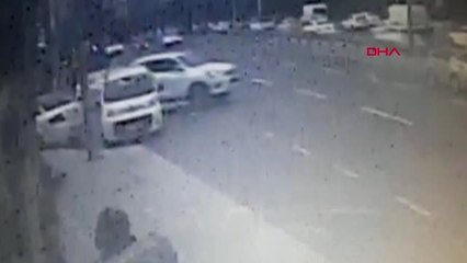 İstanbul- Bakırköy Sahilyolu'ndaki 'Yarış' Kazası Kamerada
