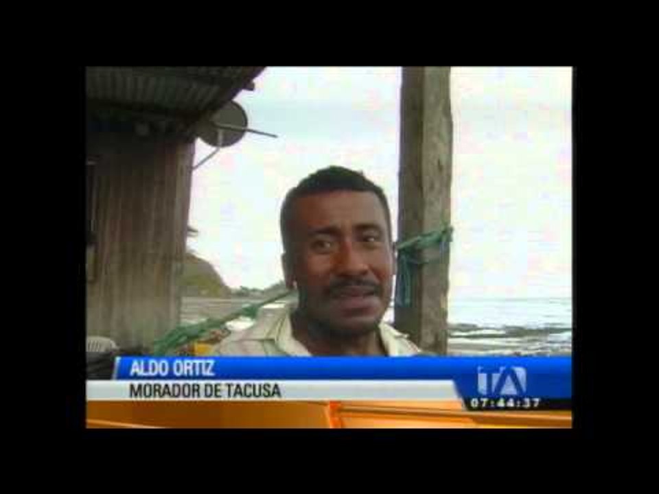 La fuerza del mar pone en peligro a varias viviendas en Tacusa