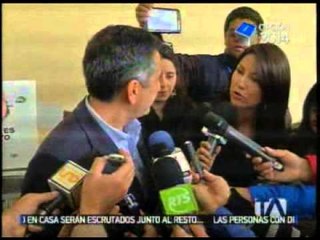 Correa acompaña a Barrera para que ejerza su voto