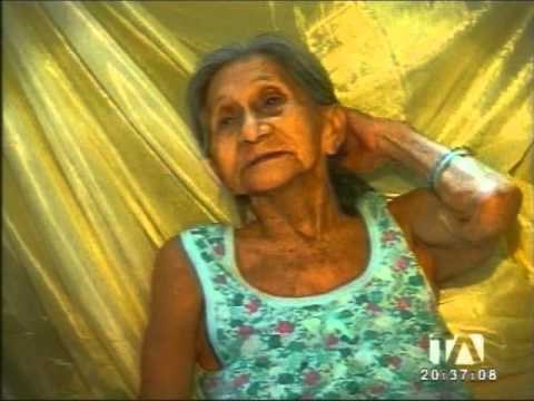 ¡Ejemplo de vida! Una mujer ayuda a su hija, madre y esposo con discapacidad