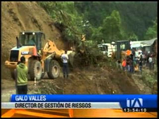 Un deslave bloquea vía en Carchi