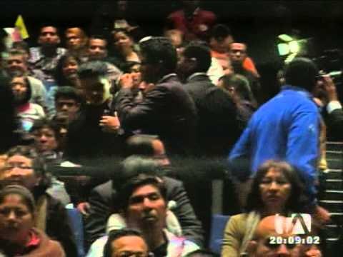 Correa se reúne en un encuentro cultural con migrantes ecuatorianos en Madrid