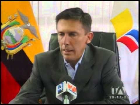 Ministerio de Educación inspecciona colegio en malas condiciones