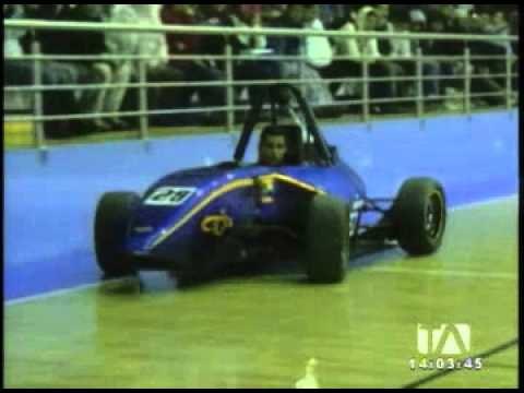 Jóvenes construyen auto para competencia en Inglaterra