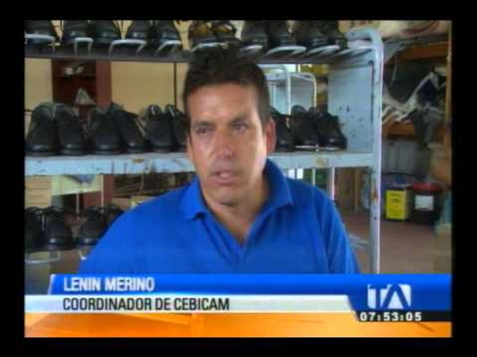 Personas con discapacidad fabrican zapatos 100% ecuatorianos