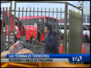 Télécharger la video: Terminales terrestres reciben a viajeros por el feriado