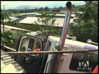 Accidente. Tanquero colisionó contra autos en Amaguaña