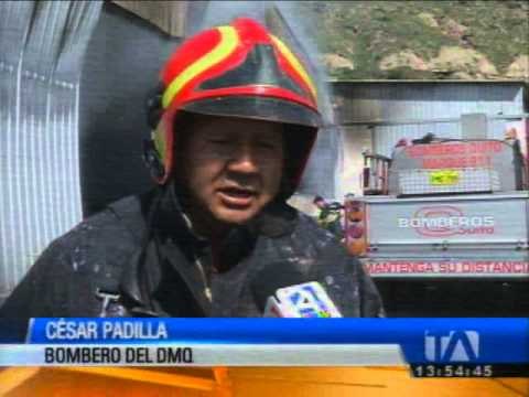 Bomberos controlaron el incendio en Pomasqui