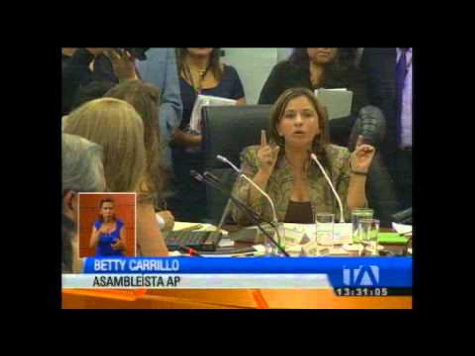 Jubilados y representantes de telefónicas acuden a la Asamblea Nacional