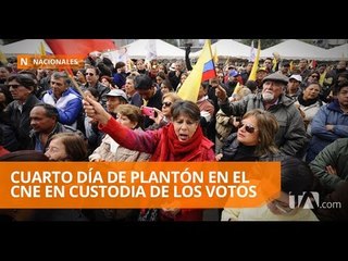 Continúa el plantón en los exteriores del CNE