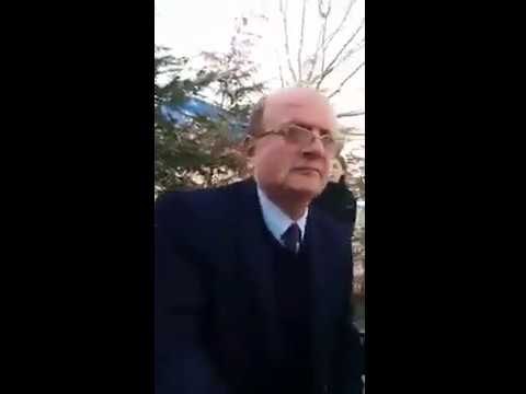 Report TV - Studentët e përcjellin si nuse, Dekanin e Shkencave të Natyrës