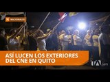 Manifestantes apostados en los exteriores del CNE en Quito - Teleamazonas