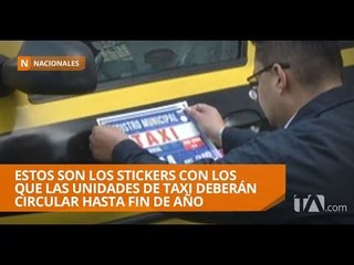 Inicia la entrega de los nuevos adhesivos a las unidades de taxi