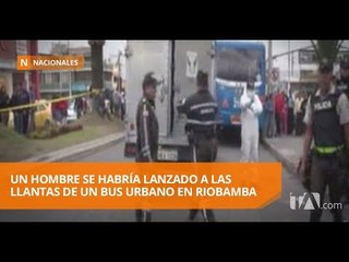 Un hombre se habría lanzado a las llantas de un bus urbano en Riobamba
