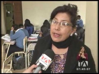 Estudiantes se preparan para rendir el examen supletorio