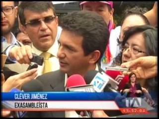 Esta mañana colocaron el brazalete electrónico a Cléver Jiménez