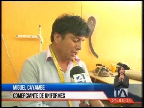 Padres empiezan a comprar el uniforme para inicio de clases