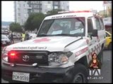 Seis heridos por choque entre ambulancia y camioneta