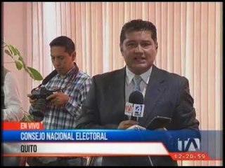 Moreno firma decretos para llamado a Consulta Popular