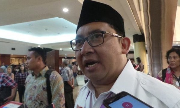 Puisi Doa yang Ditukar Ciptaan Fadli Zon Tuai Kontra