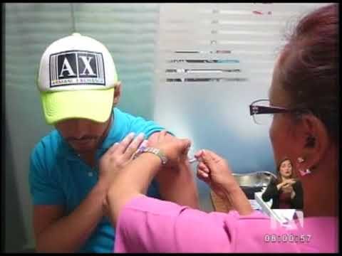 Ciudadanos acuden a centros médicos privados para vacunarse