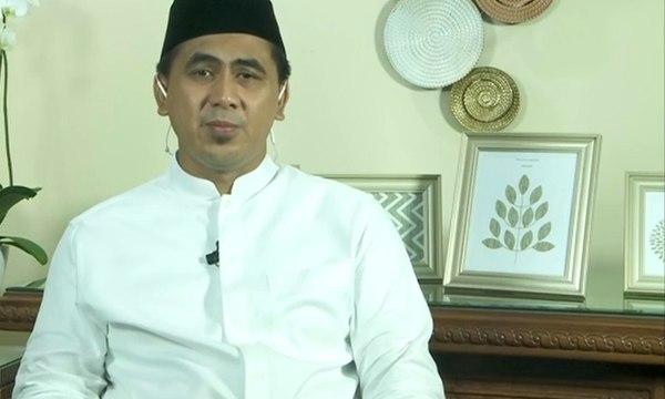 Dialog: Ini Tanggapan Putra KH Maimoen Zubair Soal Puisi “Doa Yang Ditukar”