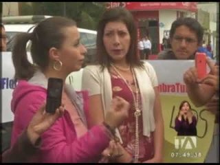 Campaña "Bache florido" busca el mejoramiento de las vías