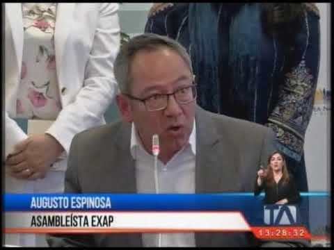 Augusto Espinosa renuncia a la presidencia de la Comisión de Educación