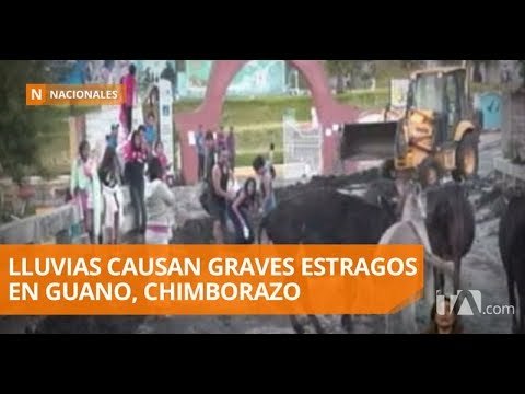 Fuertes lluvias dejaron un auto atrapado tras deslave - Teleamazonas