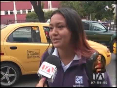 El uso de falda es opcional para estudiantes de escuelas y colegios