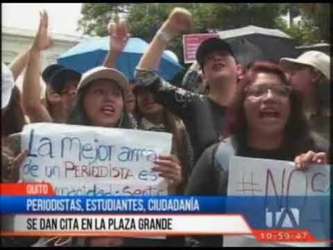 Periodistas, estudiantes y ciudadanía se dan cita en la Plaza Grande