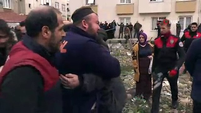 Kartal'da bina çöktü...Kurtarma çalışmaları sürüyor